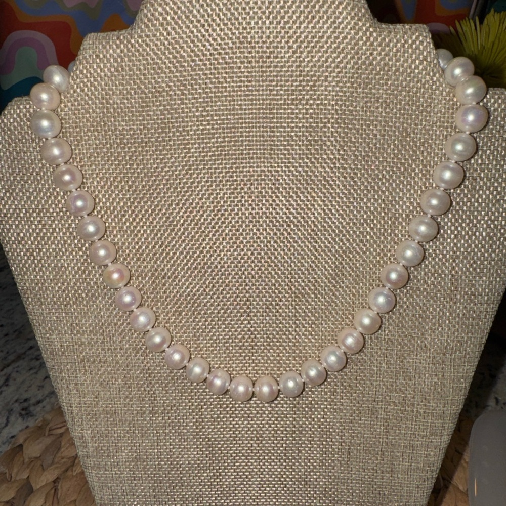 14K Gold Clasp Genuine Pearl Necklace Classic Strand